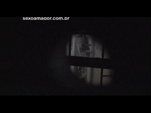 ❤️ Blondie ezkutuan grabatzen du auzoko voyeur batek adreilu hutsen atzean ezkutatuta Porno pornoan eu.hentaiser.ru ❌️❤