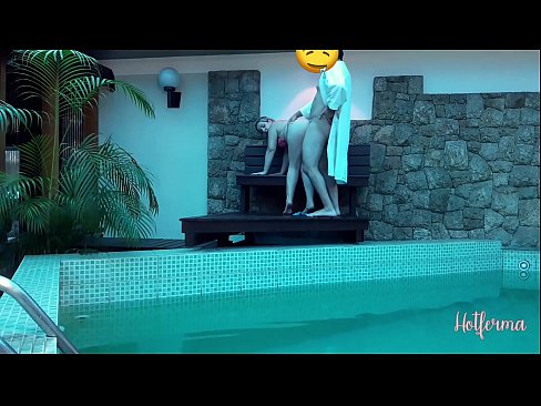 ❤️ Boss neskamea igerilekura gonbidatzen du, baina ezin izan dio beroari eutsi Porno pornoan eu.hentaiser.ru ❌️❤