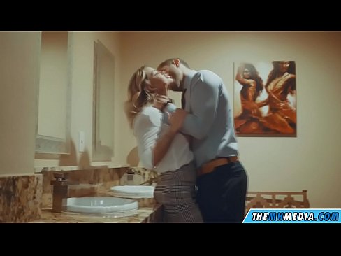 ❤️ Ilehoria busti batek komun publiko batean seduzitzen zaituenean Porno pornoan eu.hentaiser.ru ❌️❤